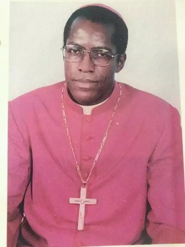Archbishop Commits Suicide by Jumping Into a River (Photos)
